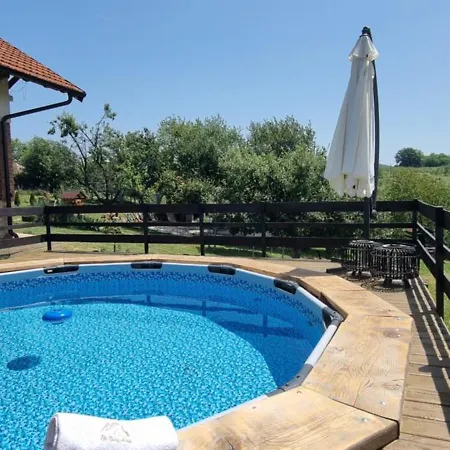 بيت للعطل Navisu Avlija *