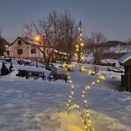 بيت للعطل Navisu Avlija