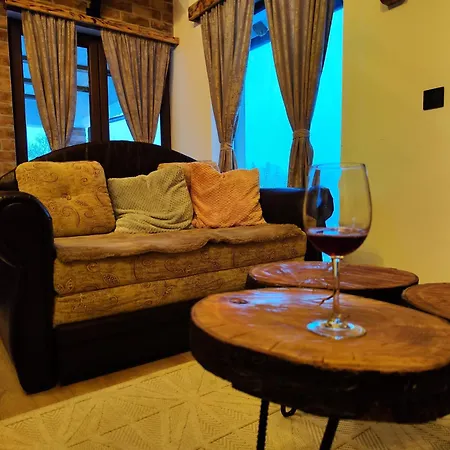 Navisu Avlija بيت للعطل