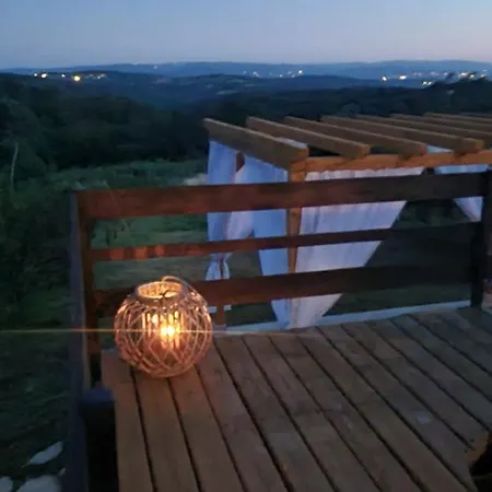 Navisu Avlija بيت للعطل